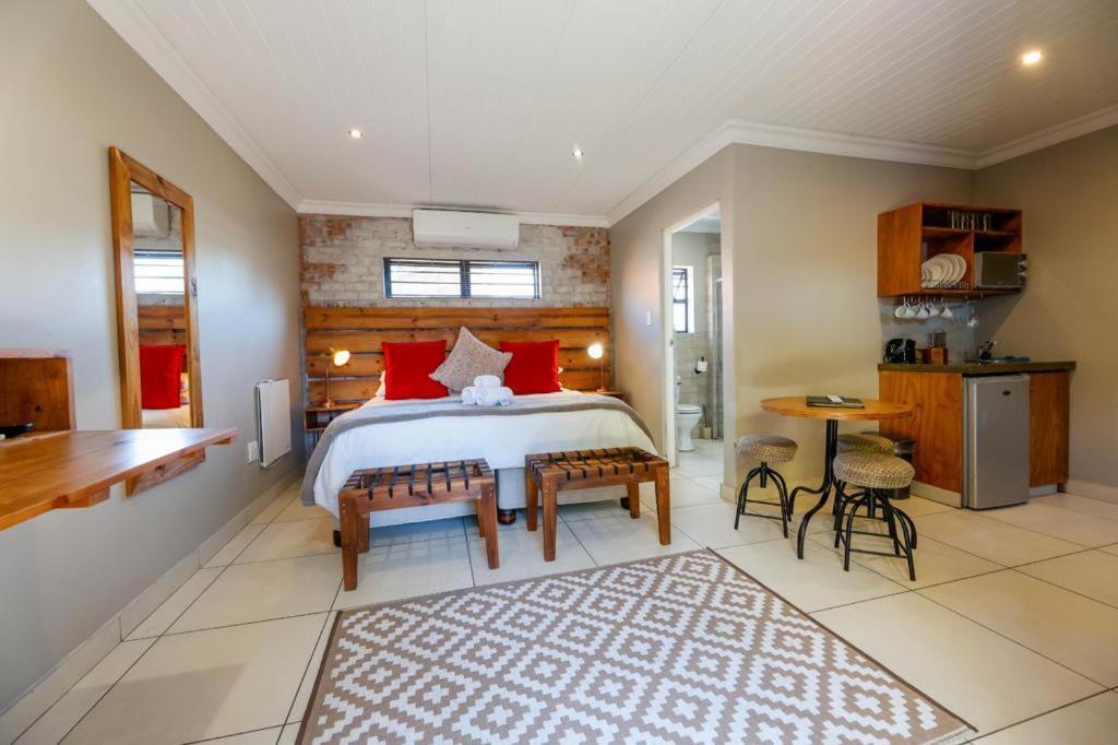 Touching Senses Garden Cottages Bloemfontein Eksteriør billede