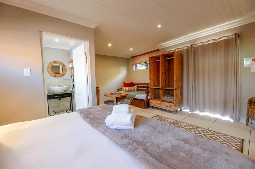 Touching Senses Garden Cottages Bloemfontein Eksteriør billede