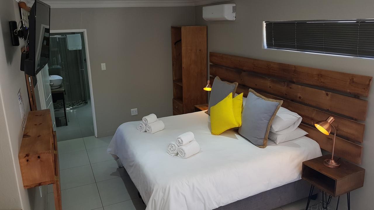 Touching Senses Garden Cottages Bloemfontein Eksteriør billede