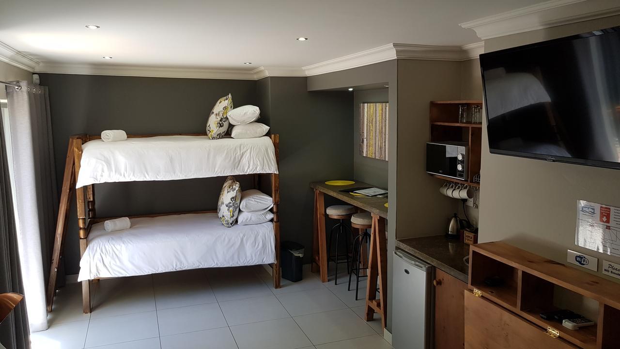 Touching Senses Garden Cottages Bloemfontein Eksteriør billede