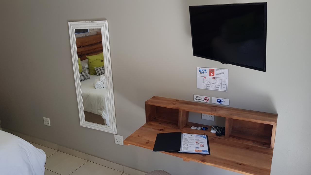 Touching Senses Garden Cottages Bloemfontein Eksteriør billede