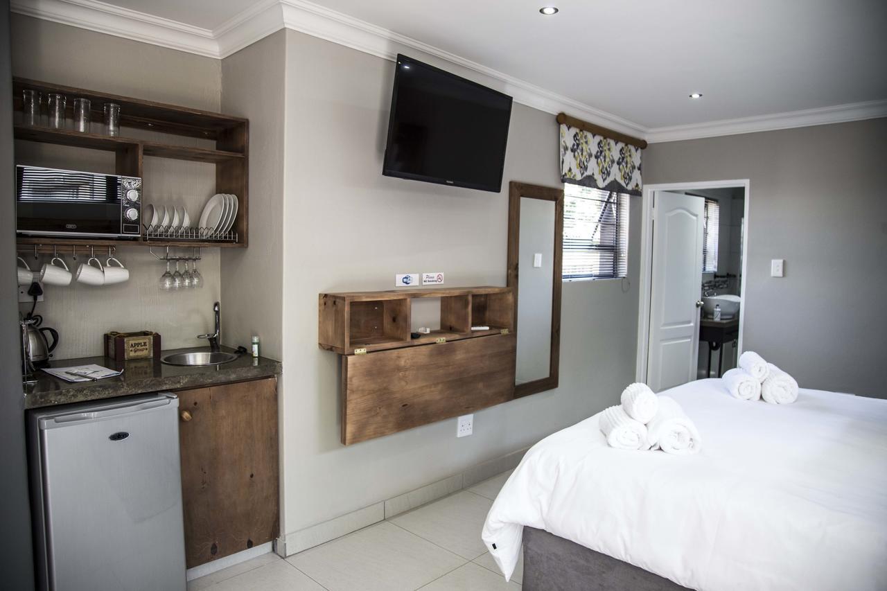 Touching Senses Garden Cottages Bloemfontein Eksteriør billede