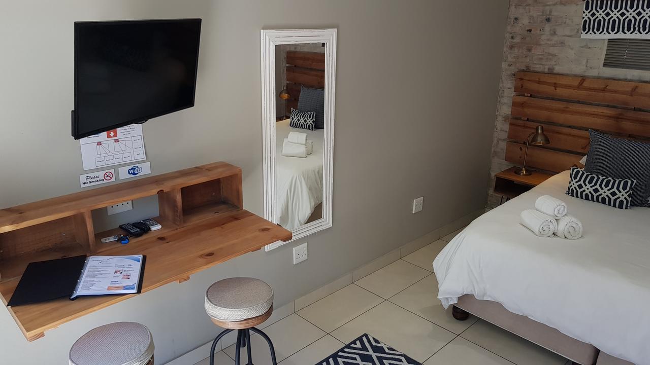 Touching Senses Garden Cottages Bloemfontein Eksteriør billede