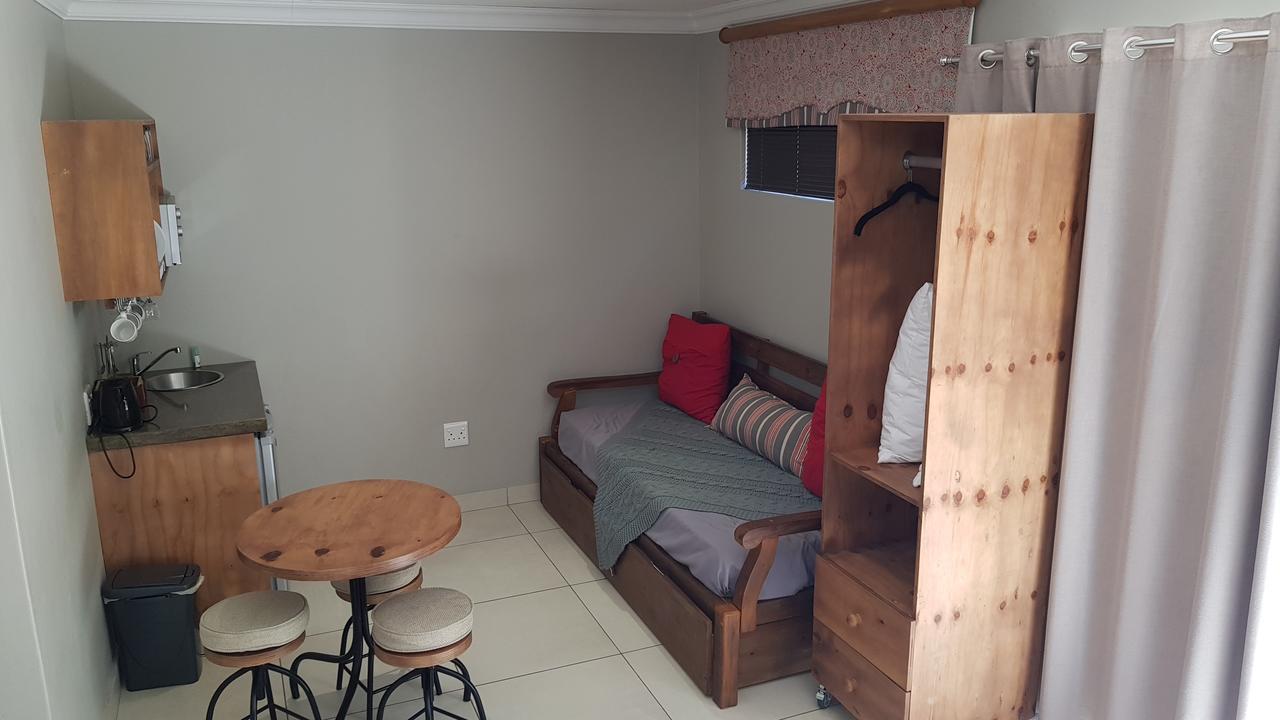 Touching Senses Garden Cottages Bloemfontein Eksteriør billede